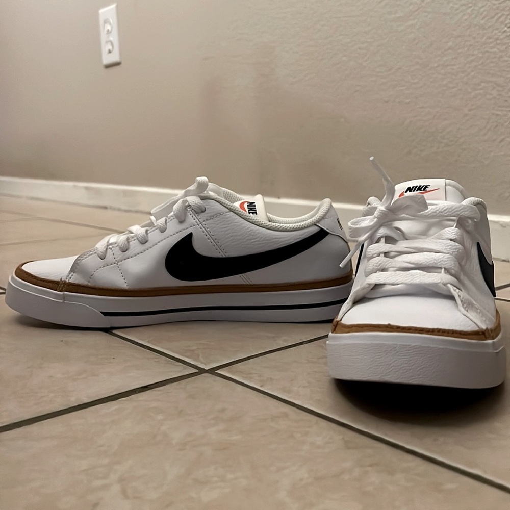 Nike Court Legacy (Women’s 9)